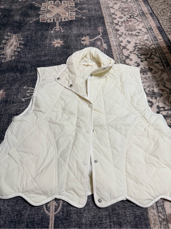 entro Jackets & Blazers - entro Cream Quilted Puffer Vest with Scalloped Hem